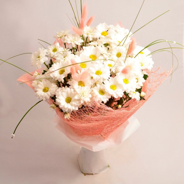 Самый красивый букет роз в корзине