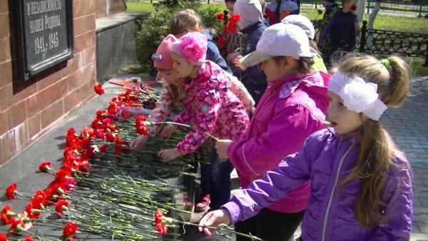 Первобытные возложения цветов