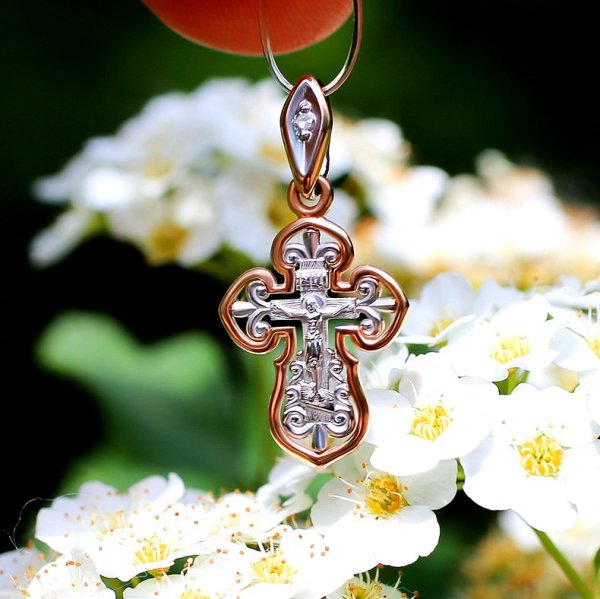 Изображение книги на памятнике