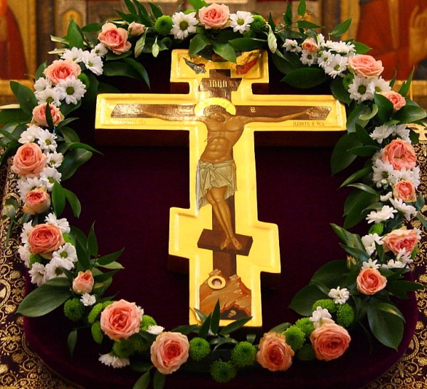 Изнесение честны́х ДРЕВ Животворящего Креста Господня