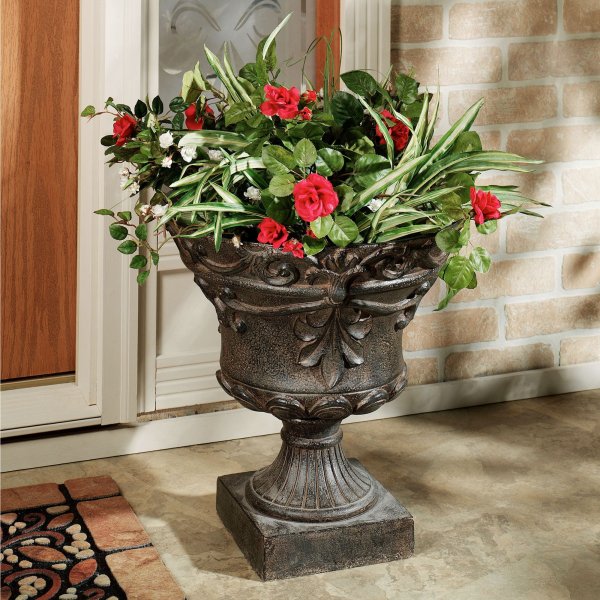 Цветы в вазонах