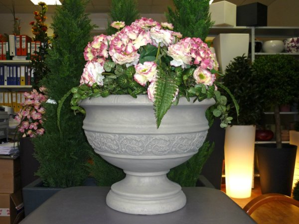 Клумба в вазоне