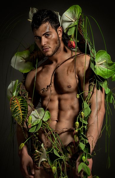 Парень с розой