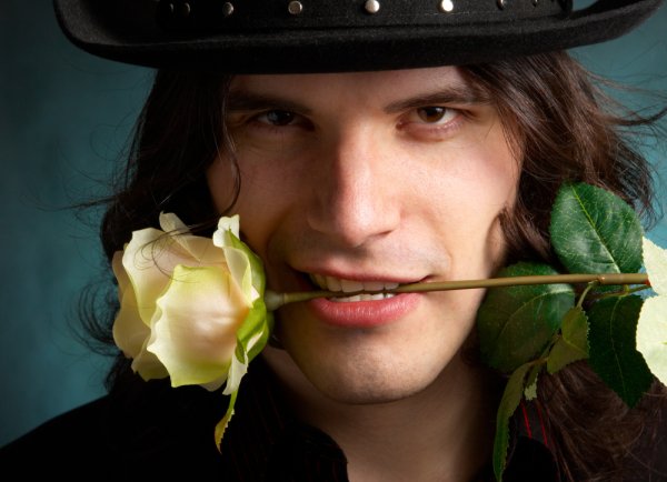 Мужчина с цветами