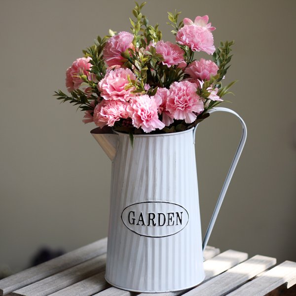 Композиции из цветов в ведре