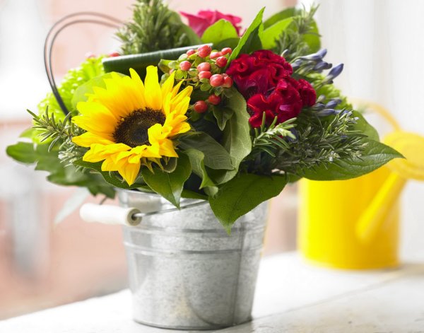 Цветочная композиция в лейке