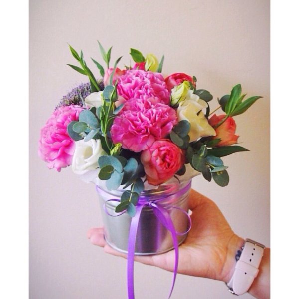 Букет цветов в ведёрке