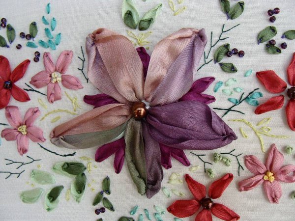 Вышивание лентами для начинающих