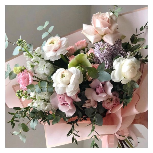 Букет с хелеборусом