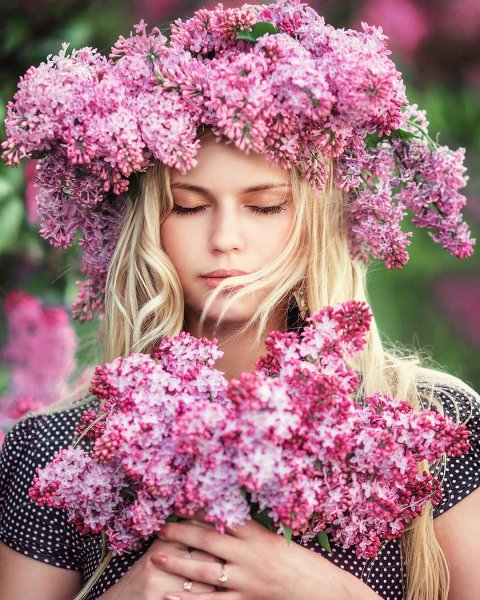 Девушка с цветами