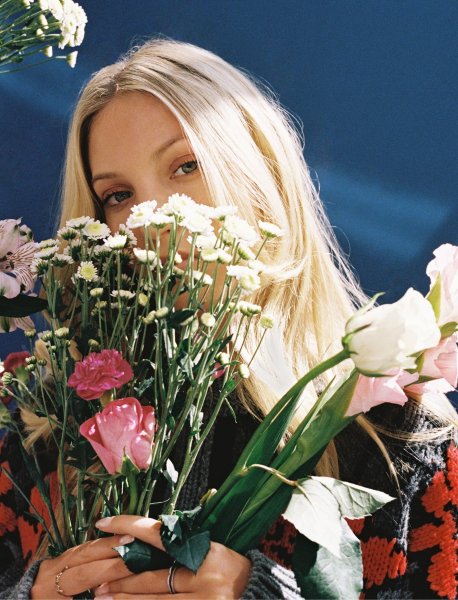 Женщина с цветами