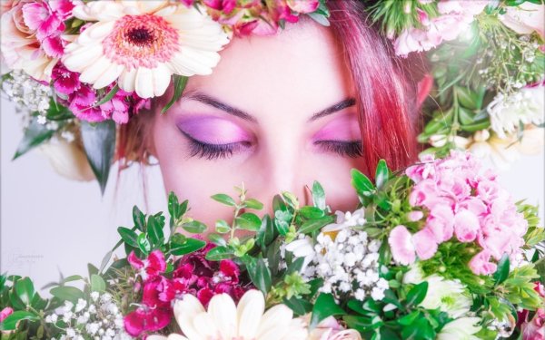 Девушка в цветах