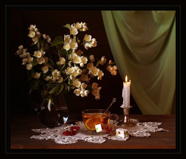 Фотонатюрморты с цветами и свечой