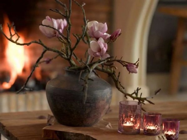 Вечер у камина с цветами