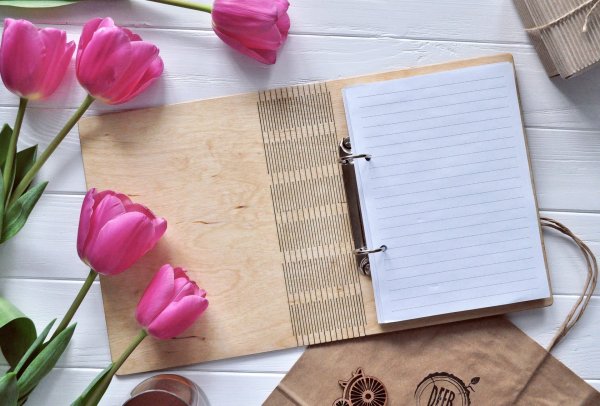 Блокнот на столе