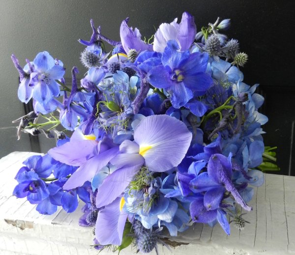 Букет с голубой гортензией