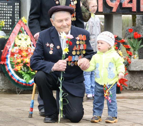 День Победы ветераны и дети