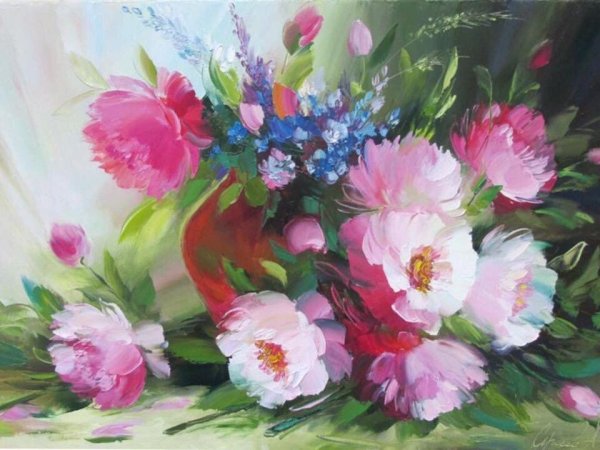 Букет полевых цветов лежит на столе