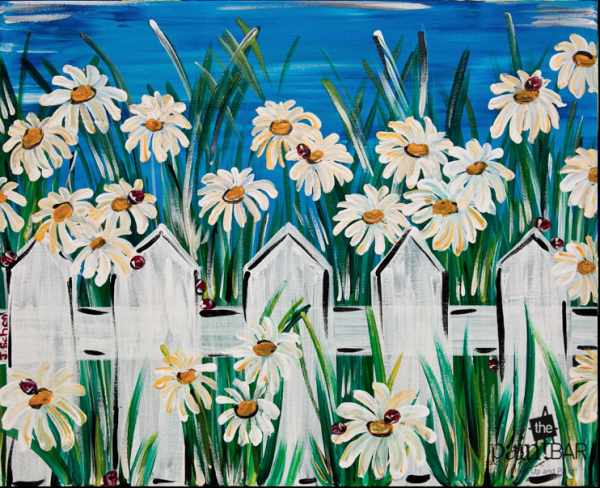 Красиво разрисованный забор