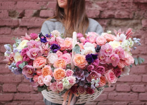 Большой букет разных роз