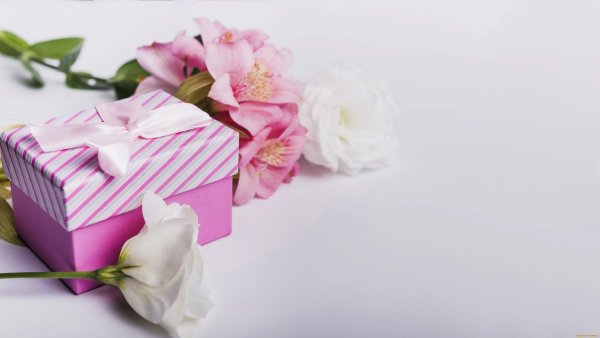 Подарочная коробка «цветы»