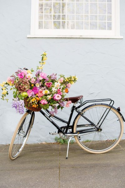 Велосипед с цветами