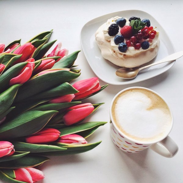 Завтрак с тюльпанами