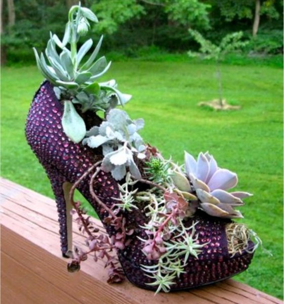 Цветочные горшки из обуви