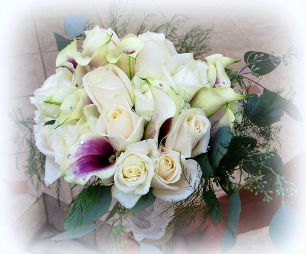 Букет с каллами и розами