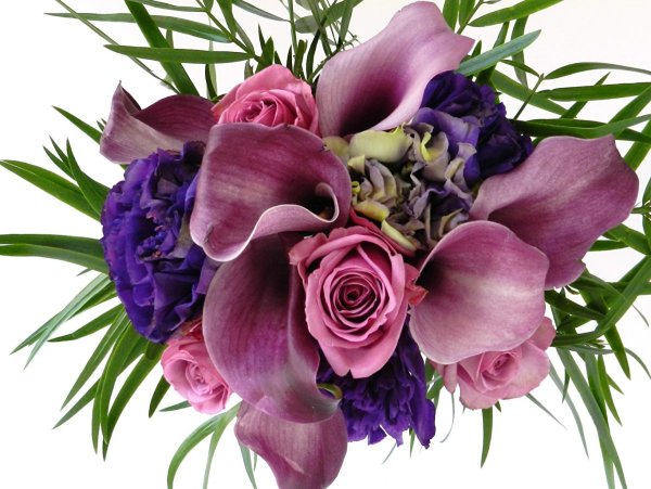 Букет роз с ирисами