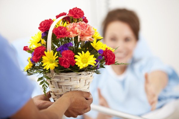 Медик с цветами