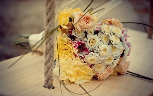 Букет с голубой гортензией