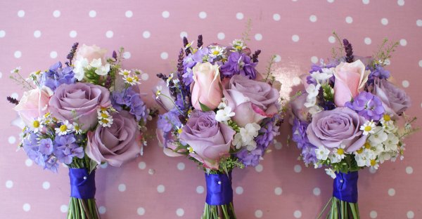 Два красивых букета цветов