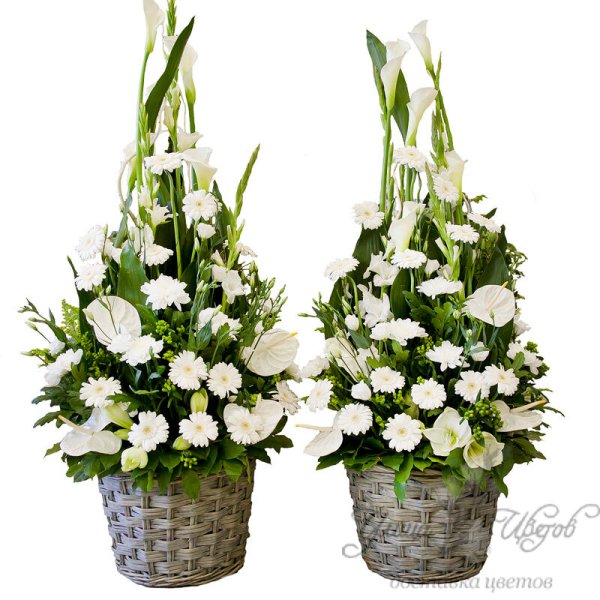 Маленький букет из кустовых роз