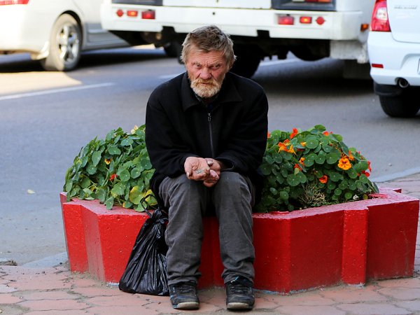 Дед с цветами
