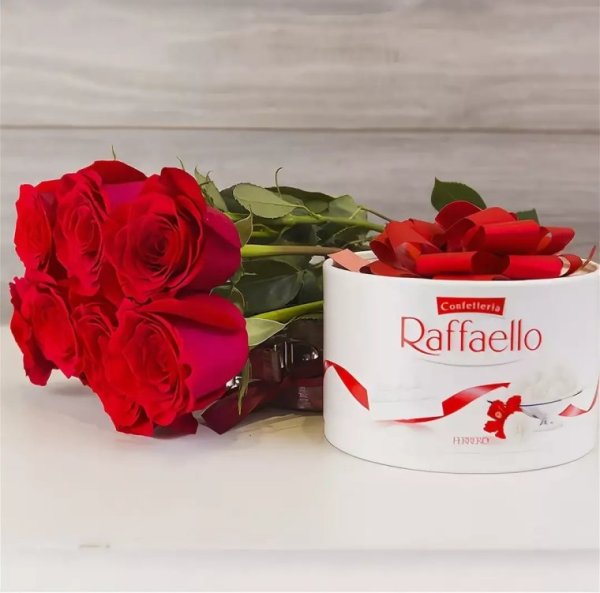 Цветы с Рафаэлло в коробке
