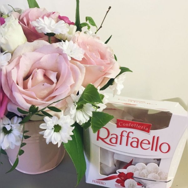 Цветы и Рафаэлло