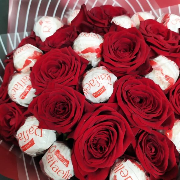 Букет цветов с Рафаэлло