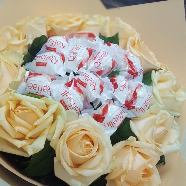 Букет цветов с Рафаэлло