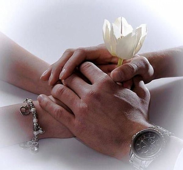 Блондинка с цветами