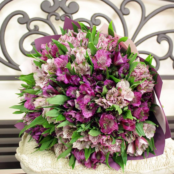 Букет альстромерии