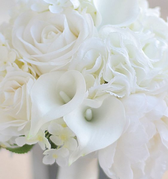 Свадебный букет белые розы