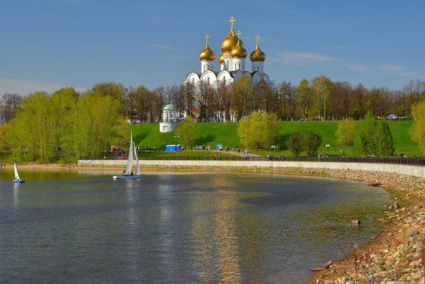 Успенский собор Ярославль осенью