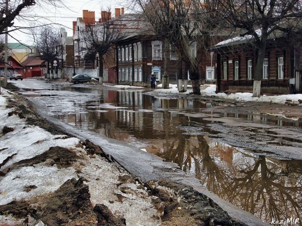 Таяние снега в городе