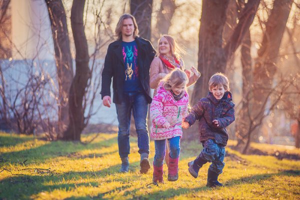 Весенняя прогулка с семьей