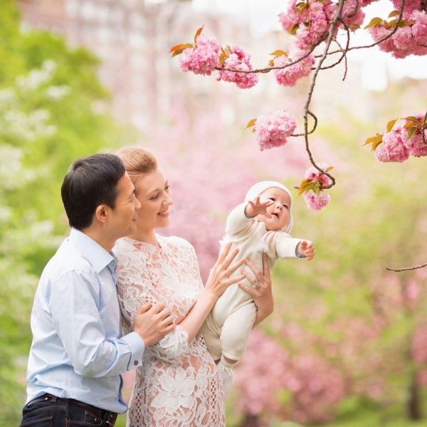 Семья весной