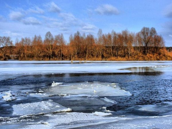 Весна лед на реке