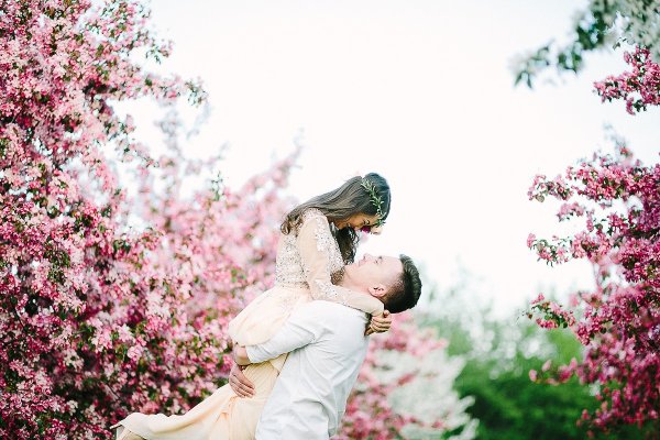 Любовь в цветущем саду