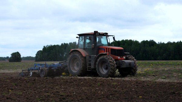 МТЗ 920 на пашне