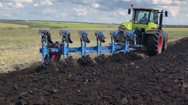 Вспашка трактором